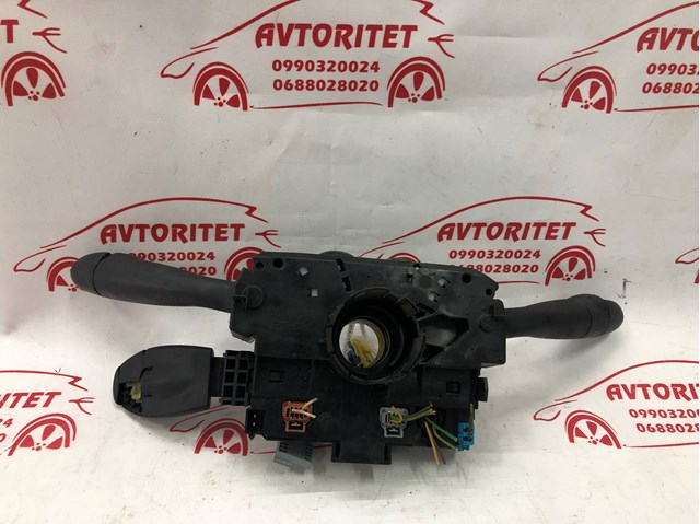 98062246XT Peugeot/Citroen Comutador esquerdo instalado na coluna da direção