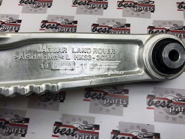 Braço oscilante inferior esquerdo de suspensão dianteira LR090504 Land Rover