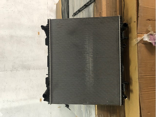 Radiador de esfriamento de motor LR062425 Land Rover