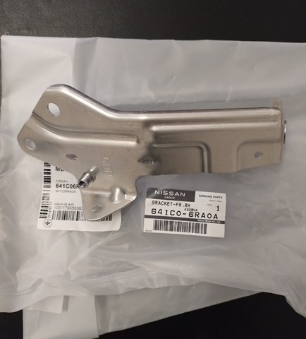 Consola dianteira de fixação do pára-lama dianteiro direito 641C16RA0A Nissan/Infiniti