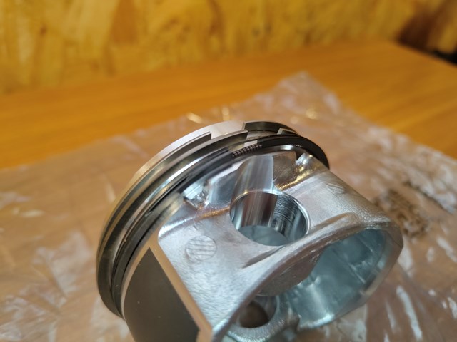 Pistão do kit para 1 cilindro, 2ª reparação ( + 0,50) 0100501 Mahle Original