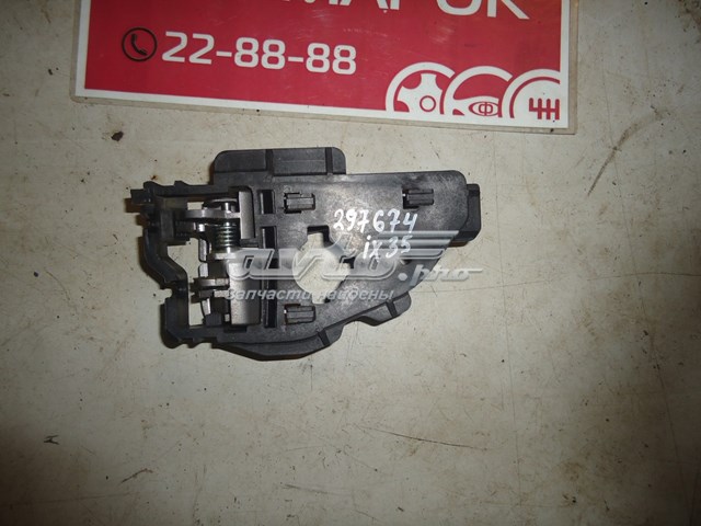 Maçaneta interna dianteira/traseira da porta esquerda 826132S000 Hyundai/Kia