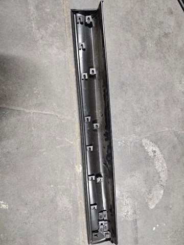 Moldura da porta dianteira direita Mazda KB7W51RA0E