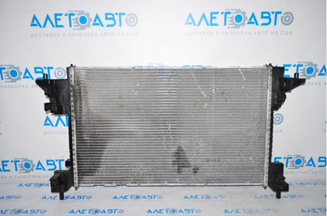 Radiador de esfriamento de motor 22839735 General Motors