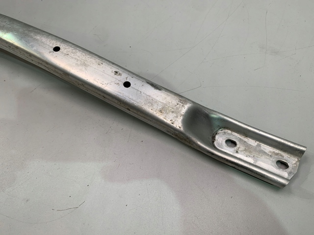 Placa sobreposta superior do painel dianteiro (de suporte do radiador) 7228081 BMW