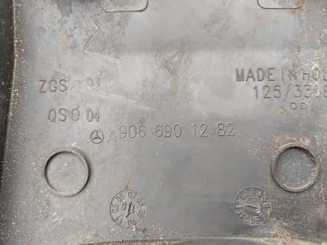 Placa sobreposta externa central direita de suporte de carroçaria Mercedes A9066901282