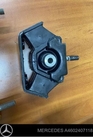 Coxim (suporte) esquerdo de motor A4602407118 Mercedes