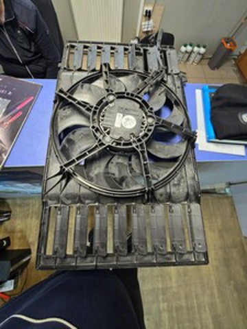 Compre 9826929880 Peugeot/Citroen Difusor do radiador de esfriamento, montado com motor e roda de aletas