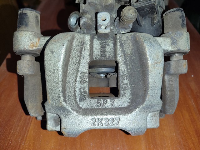 Suporte do freio traseiro direito LR113706 Land Rover